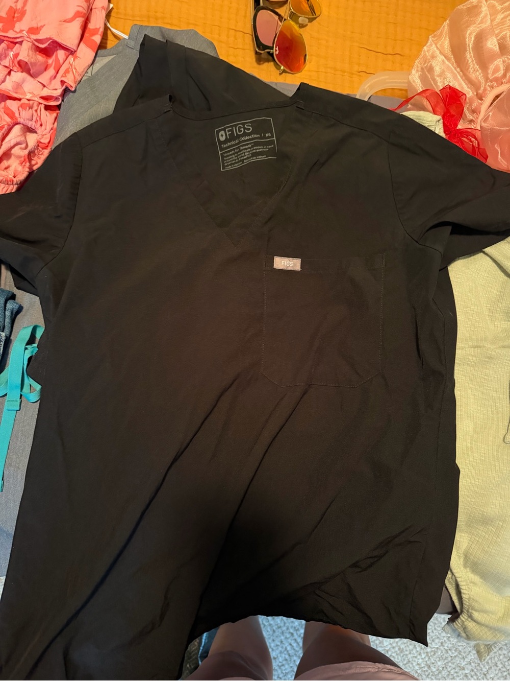 FIGS Technical Collection Scrub Top and Jogger Bottoms (XS)